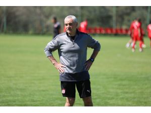 Sivasspor Teknik Direktörü Çalımbay: "Milli takımda bizden birilerinin olması gerekiyordu"