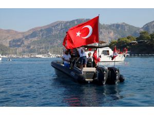 Fethiye'de Zafer Bayramı Türk bayraklarıyla süslenen teknelerle kutlandı