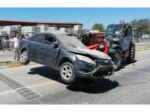Tokat'ta yoldan çıkan otomobil eve girdi: 2 yaralı