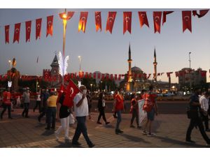 Kayseri'de Büyük Zafer'in 98. yıl dönümünde meşaleli yürüyüş düzenlendi