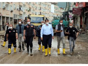 Sivas İl Özel İdare ekipleri Giresun'un Dereli ilçesinde çalışmalarını sürdürüyor