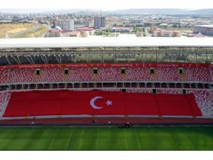 4 Eylül Stadyumu milli maça hazırlanıyor