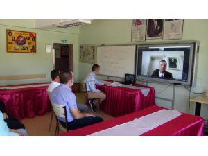 Bakan Ziya Selçuk, Afyonkarahisar'daki bir okulda düzenlenen seminere, telekonferansla bağlandı