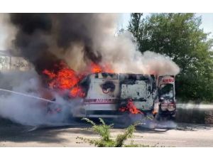 Uşak'ta hasta nakli yapan ambulans yandı