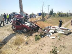 Aksaray'da direğe çarpan otomobilin sürücüsü öldü