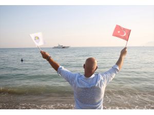 Hacettepeli yüzücüler KKTC'den Mersin'e barış için kulaç attı
