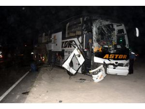 Aksaray'da yolcu otobüsü ile kamyon çarpıştı: 4 yaralı