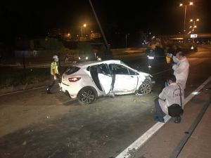 GÜNCELLEME - Karabük'te otomobil direğe çarptı: 1 ölü, 1 yaralı