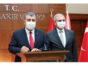 Bakan Koca Diyarbakır'da koronavirüs önlemleri ve sağlık yatırımlarını görüştü: