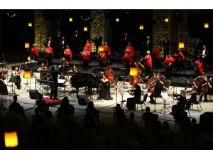 CSO ile Devlet Çoksesli Korosu, sezonun ilk konserinde müzikseverlerle buluştu