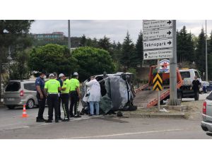 Samsun'da refüje çarparak takla atan otomobildeki 4 kişi yaralandı