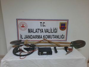 Malatya'da kaçak kazı yapan 5 şüpheli suçüstü yakalandı