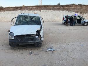 Gaziantep'te hafif ticari araç devrildi: 8 yaralı