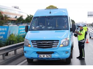 İstanbul'da minibüslerde koronavirüs tedbirleri denetimi
