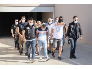 Antalya'da salça kovalarıyla uyuşturucu sevkiyatı yaptıkları belirlenen 8 şüpheli yakalandı