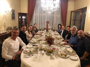 İtalyan tenor Andrea Bocelli, Türkiye’nin Prag Büyükelçiliğini ziyaret etti