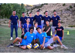 Voleybol tutkunu "dağ köyü"nün 2. lig takımı, yeni sezona imkansızlıklarla hazırlanıyor
