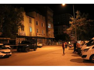 Elazığ'da "üzerimde bomba var" diyerek eşini tehdit eden kişi polisi harekete geçirdi