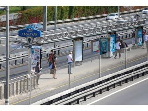 İstanbul'da Kovid-19 tedbirlerine ilişkin yeni toplu ulaşım kurallarına genel olarak uyuluyor