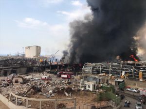 Beyrut Limanı'ndaki hangarda büyük yangın