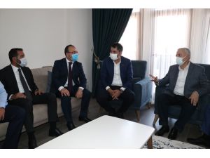 Çevre ve Şehircilik Bakanı Kurum, Elazığ'da depremzedeler için inşası süren konutlarda incelemelerde bulundu