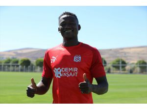 Sivasspor'un yeni transferi Casimir Ninga, "Takımın çok güzel bir atmosferi var"