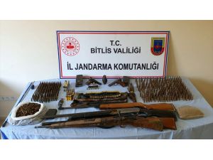 Bitlis'te uyuşturucu operasyonunda silah ve mühimmat ele geçirildi