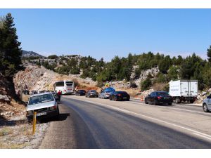 Antalya'da otomobille çarpışan motosikletin sürücüsü öldü