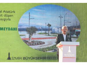 İzmir'de 15 Temmuz Demokrasi Şehitleri Meydanı açıldı