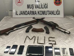Muş'ta terör örgütü PKK ve iş birlikçilerine yönelik operasyonda 9 kişi yakalandı