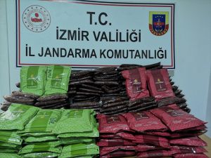 İzmir'de 350 kilogram kaçak nargile tütünü ele geçirildi