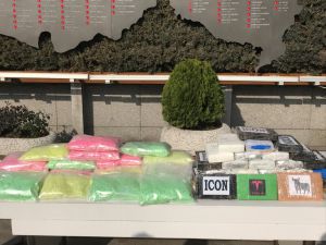 Uyuşturucuyu kalasların içine saklayan şüpheliler tutuklandı
