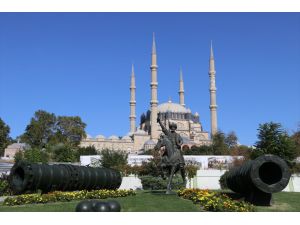 Selimiye'yi ziyaret eden turistler Kovid-19 tedbirlerinden memnun
