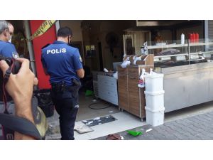 Adana'da kafeye sipariş baskını : 2 yaralı