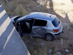 GÜNCELLEME - Elazığ'da otomobil ve motosiklet çarpıştı: 1 ölü, 2 yaralı