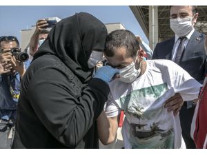 Kahramanmaraş'ta kaybolan ve Suriye'de bulunan serebral palsili genç annesine kavuştu