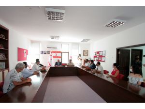 KKTC Başbakanı Tatar'dan Türk Kızılaya ziyaret
