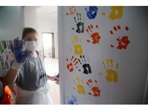 Kastamonu'da AFAD gönüllüleri çocuklar için sınıfları boyadı