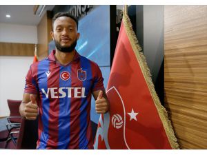Trabzonspor'da yeni transferler için imza töreni düzenlendi