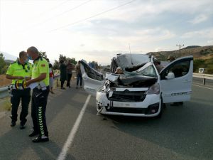 Erzincan'da hafif ticari araç tıra çarptı: 7 yaralı