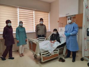 Adıyaman'da Kovid-19 tedavisi tamamlanan 104 yaşındaki kadın taburcu edildi