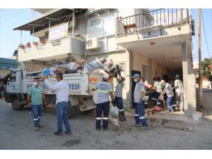 Adana'da bir evden 11 kamyon çöp çıktı