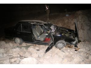 Elazığ'da otomobil şarampole devrildi: 2'si çocuk 5 yaralı