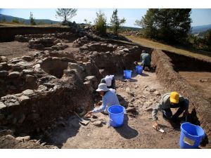 Kastamonu'da Kahin Tepe kazısında eski döneme ait tapınak bulundu