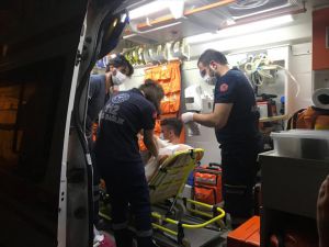 Adana'da bıçakla yaralanan kişi hastaneye kaldırıldı