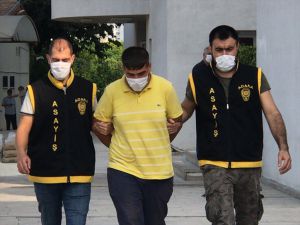 Adana'da cami bahçesine saklanmaya çalışan kapkaç zanlısı tutuklandı