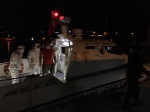 Adana'da teknede rahatsızlanan kişi sahil güvenlik ekilerince kurtarıldı