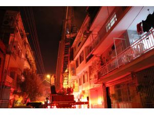 İzmir'de tüp patlaması sonucu evde hasar oluştu