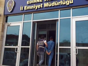 İzmir'deki yaşlı kadından dolandırdığı parayı Edirne'de çekerken yakalandı