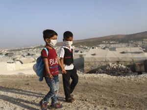 İdlib'de okullar Kovid-19 nedeniyle gecikmenin ardından açıldı